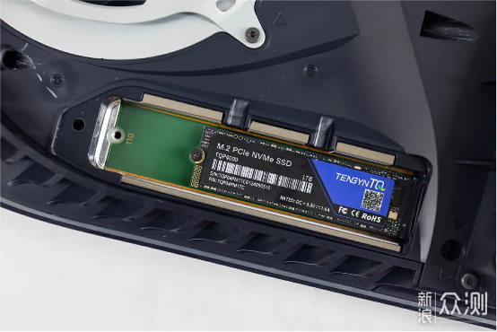 給PS5加裝一塊1TB M.2，騰隱SSD TQP4000實測_新浪眾測