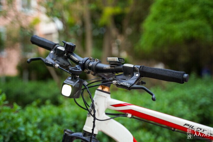 邁極炫CBL 1600X，更智能也更安全的自行車燈_新浪眾測