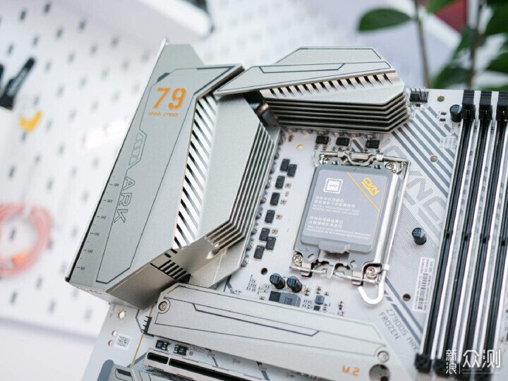 旗艦入列!七彩虹CVN Z790D5 ARK 方舟主板_新浪眾測