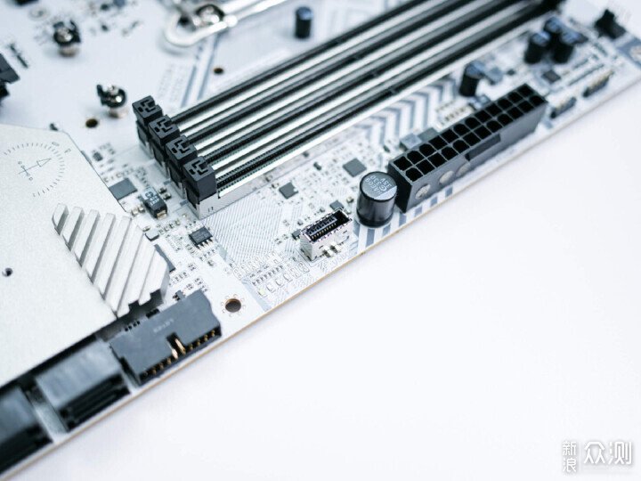 旗艦入列!七彩虹CVN Z790D5 ARK 方舟主板_新浪眾測
