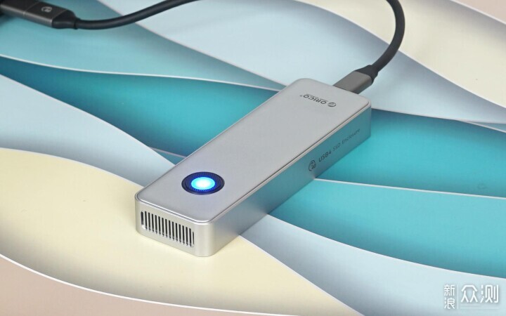 高效移動辦公能手,奧睿科USB4炫影固態硬盤盒_新浪眾測
