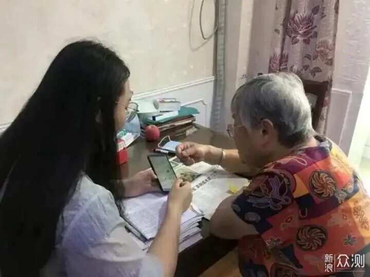 教長輩老人用手機,勤錄“課程錄像”很重要!_新浪眾測