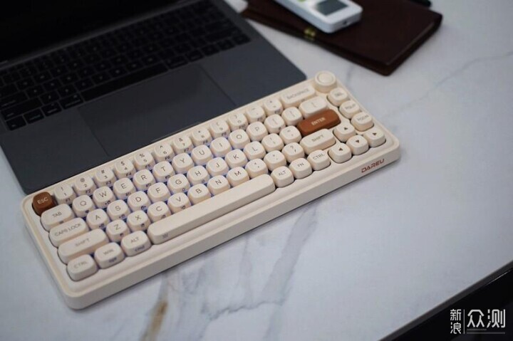 達爾優小方糖Z68三模機械鍵盤舒適與顏值並存_新浪眾測