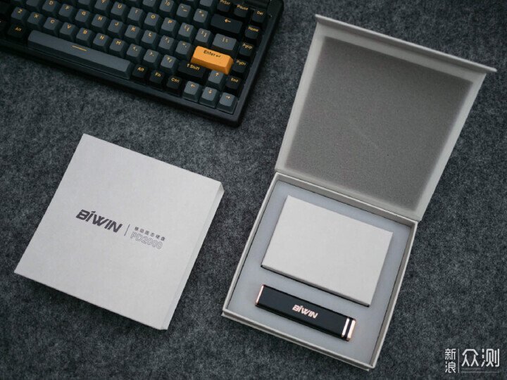 手機容量不夠？用佰維PD2000給iPhone擴容4TB_新浪眾測