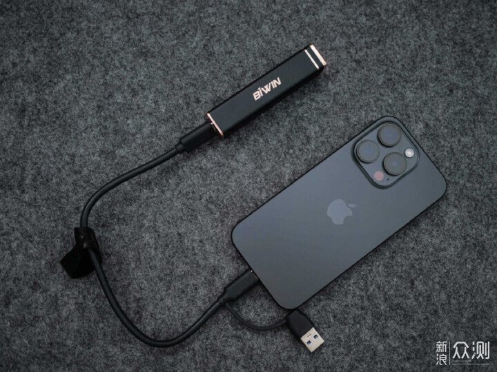 手機容量不夠？用佰維PD2000給iPhone擴容4TB_新浪眾測