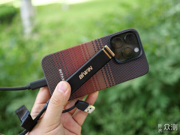 手機容量不夠？用佰維PD2000給iPhone擴容4TB_新浪眾測