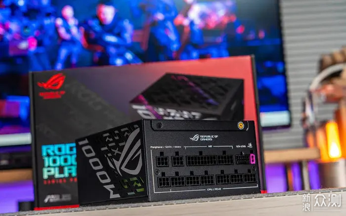 AsusROG STRIX白金雷鷹1000W氮化镓電源開箱_新浪眾測