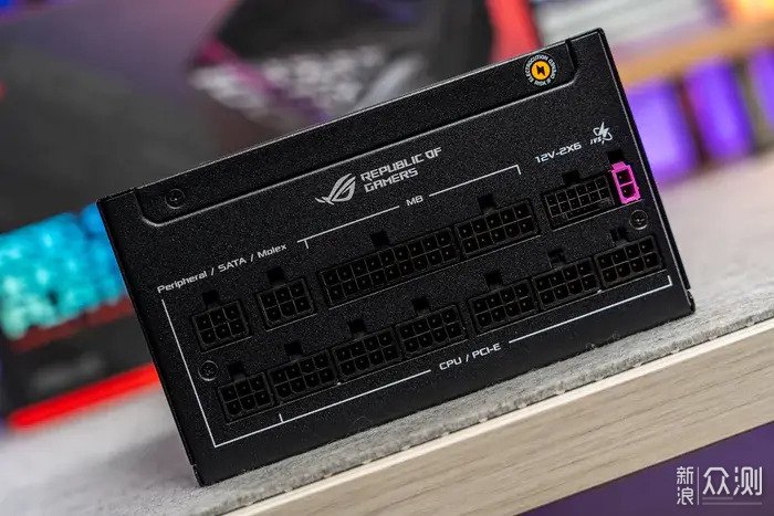 AsusROG STRIX白金雷鷹1000W氮化镓電源開箱_新浪眾測