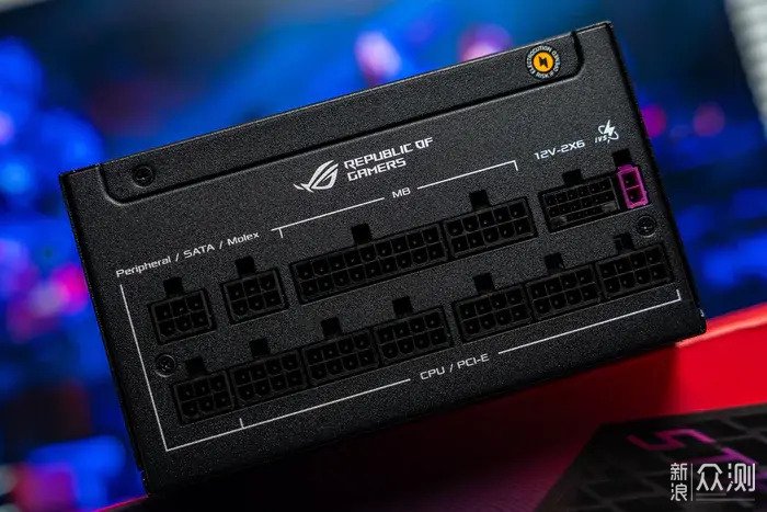 AsusROG STRIX白金雷鷹1000W氮化镓電源開箱_新浪眾測