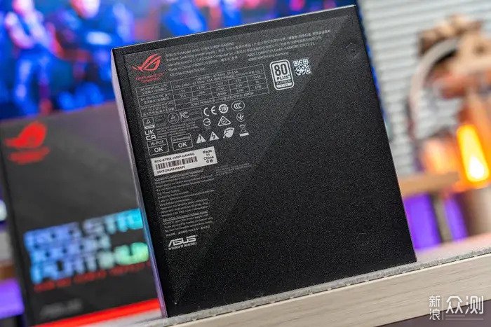 AsusROG STRIX白金雷鷹1000W氮化镓電源開箱_新浪眾測