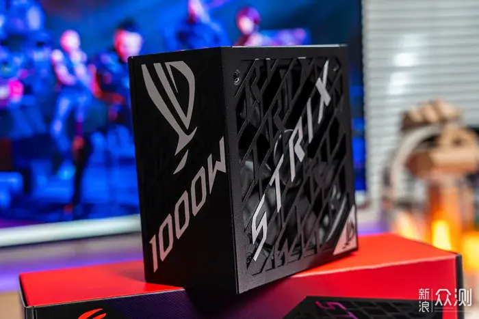 AsusROG STRIX白金雷鷹1000W氮化镓電源開箱_新浪眾測