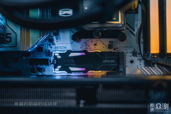 RGB固態,佰維NV7400 HEATSINK七彩靈石SSD_新浪眾測