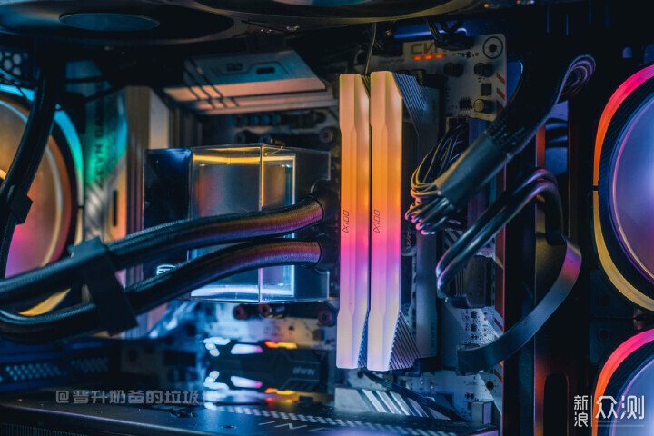RGB固態,佰維NV7400 HEATSINK七彩靈石SSD_新浪眾測