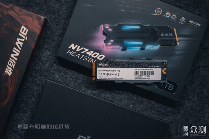 RGB固態,佰維NV7400 HEATSINK七彩靈石SSD_新浪眾測