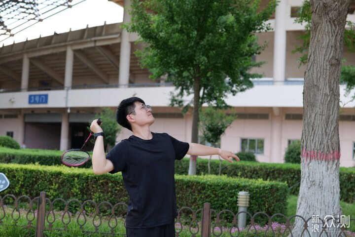 專注專業跑表:宜準R7雙頻全星座跑表評測_新浪眾測