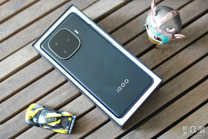 非凡體驗,iQOO Z9 Turbo手機性能出眾帶你飛_新浪眾測