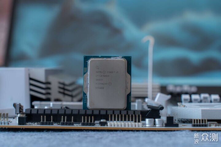 電競氛圍拉滿丨B760X冰雕+龍耀D500G超頻實戰_新浪眾測