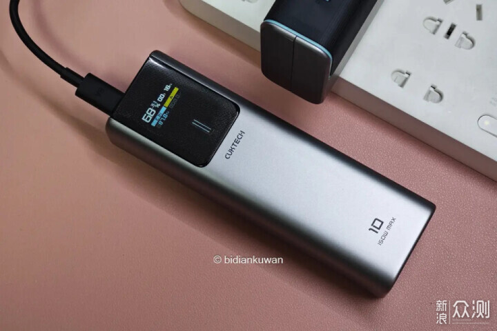 出差人的充電寶,選什麼更好用?試試酷態科10號_新浪眾測