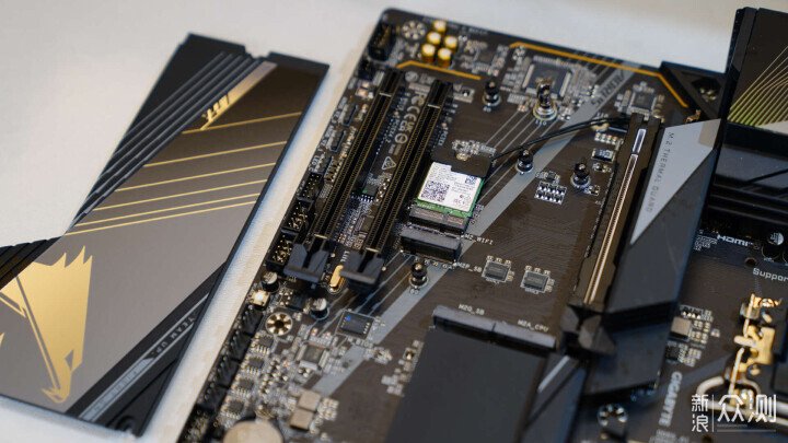 最強聯名!技嘉Z790電競雕X與威剛XPG白曜雕_新浪眾測