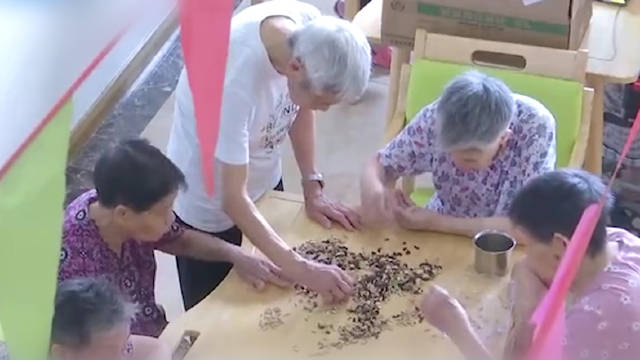 老人在养老院被推倒身亡