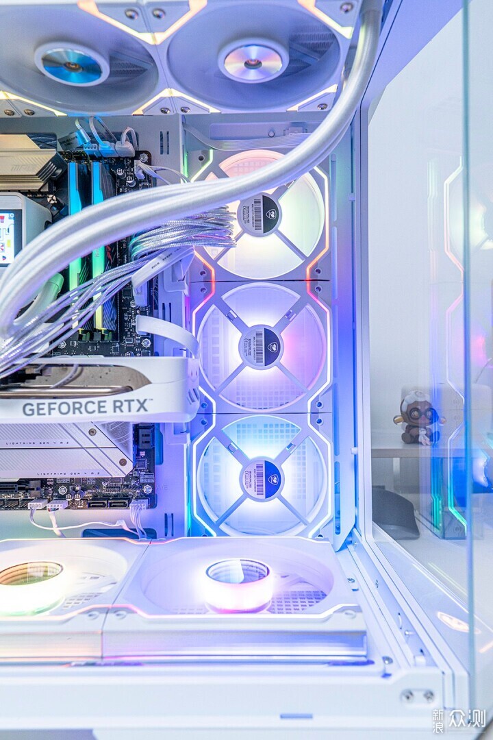 微星MAG PANO 100L PZ WHITE 白刃PLUS裝機_新浪眾測
