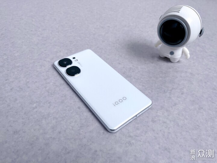 淚目,iQOO Neo9S Pro是值得陪伴你青春的手機_新浪眾測