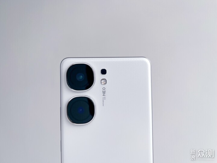 淚目,iQOO Neo9S Pro是值得陪伴你青春的手機_新浪眾測