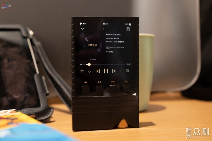 音樂播放器優雅之選，黑金ONIX Overture XM5_新浪眾測