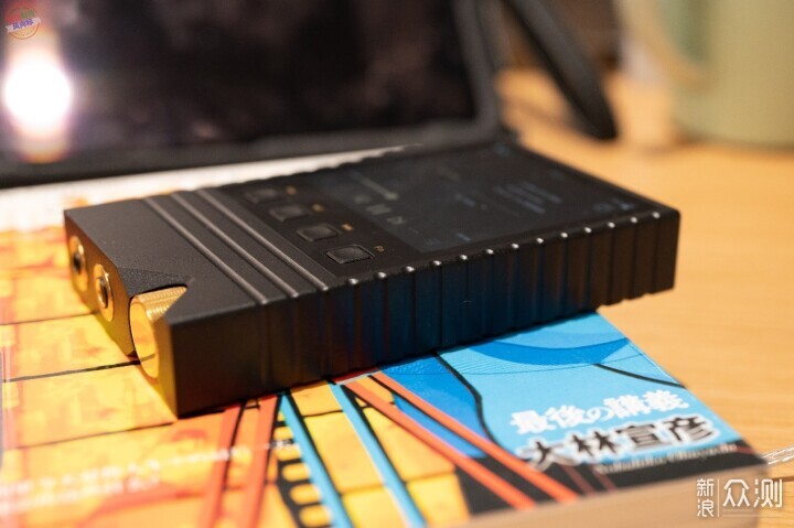 音樂播放器優雅之選，黑金ONIX Overture XM5_新浪眾測