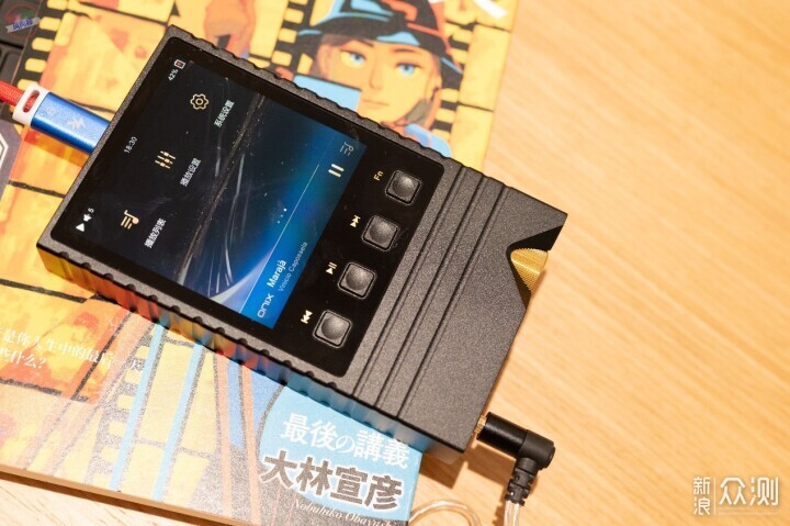 音樂播放器優雅之選，黑金ONIX Overture XM5_新浪眾測