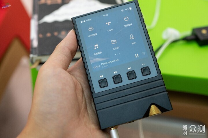 音樂播放器優雅之選，黑金ONIX Overture XM5_新浪眾測