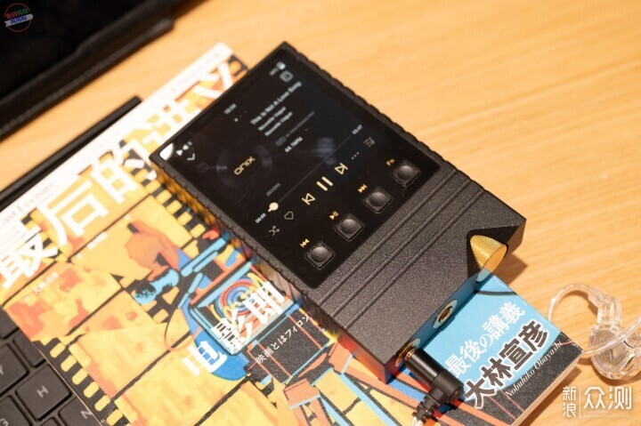 音樂播放器優雅之選，黑金ONIX Overture XM5_新浪眾測