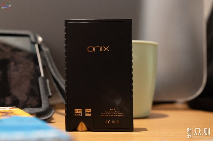 音樂播放器優雅之選，黑金ONIX Overture XM5_新浪眾測