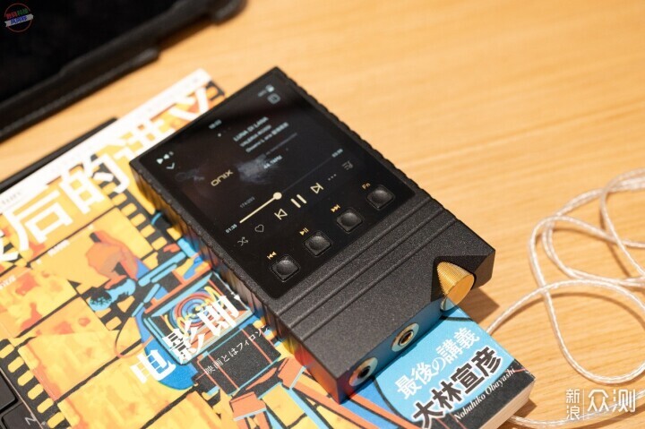 音樂播放器優雅之選，黑金ONIX Overture XM5_新浪眾測