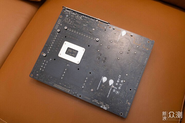 微星MPG Z790 CARBON MAX WIFI II開箱_新浪眾測