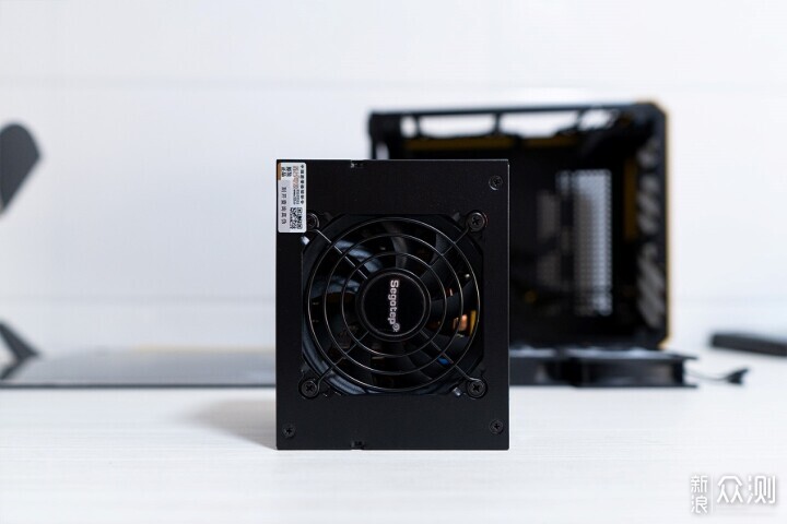 便攜緊湊,方糖機械大師C26裝機_新浪眾測