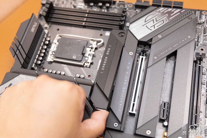 微星MPG Z790 CARBON MAX WIFI II開箱_新浪眾測