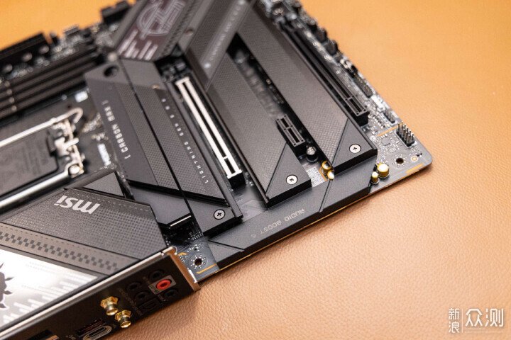 微星MPG Z790 CARBON MAX WIFI II開箱_新浪眾測
