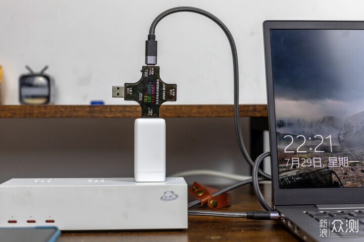小身板充電快,聯想thinkplus GaN65W充電器_新浪眾測