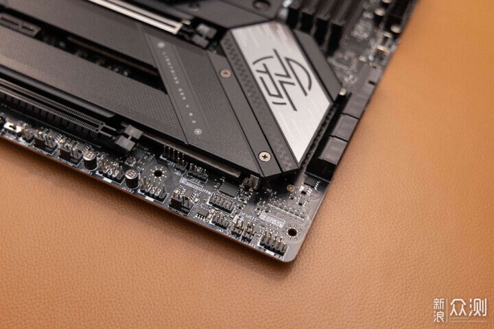 微星MPG Z790 CARBON MAX WIFI II開箱_新浪眾測