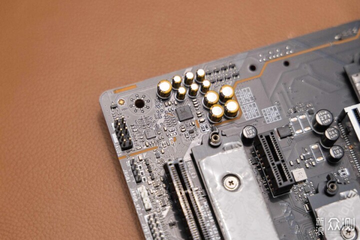 微星MPG Z790 CARBON MAX WIFI II開箱_新浪眾測