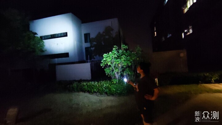 小米發佈首款輕量化多功能手電筒_新浪眾測