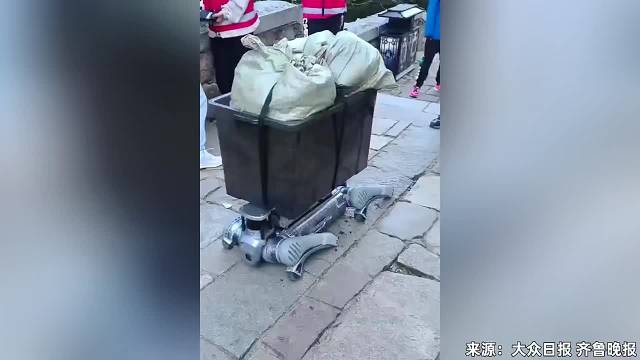 泰山上的“机器狗”刷屏