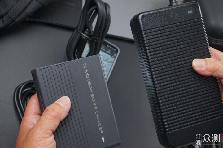 遊戲本遇上黑科技!氮化镓SlimQ F330W充電器_新浪眾測