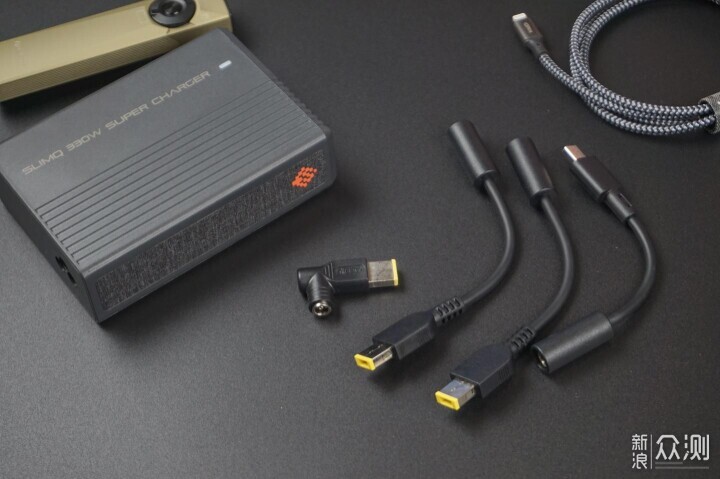 遊戲本遇上黑科技!氮化镓SlimQ F330W充電器_新浪眾測