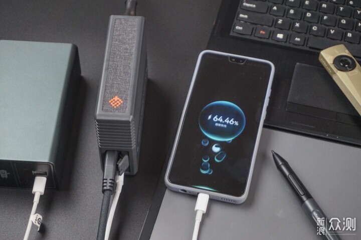 遊戲本遇上黑科技!氮化镓SlimQ F330W充電器_新浪眾測