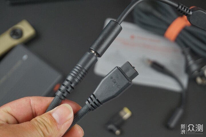 遊戲本遇上黑科技!氮化镓SlimQ F330W充電器_新浪眾測