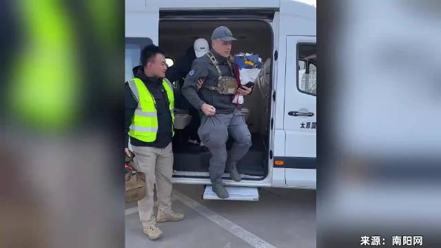 俄苏-57飞行员体验小米SU7