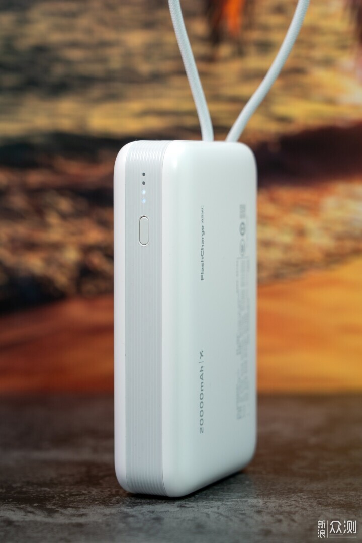 vivo太懂用戶了！45W自帶線充電寶體驗_新浪眾測