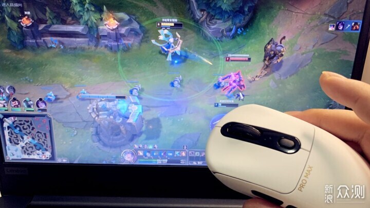 專為偏好右手玩家打造的遊戲滑鼠它來了_新浪眾測